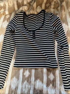 Striped Black and White Long Sleeve Scoop Neck Top